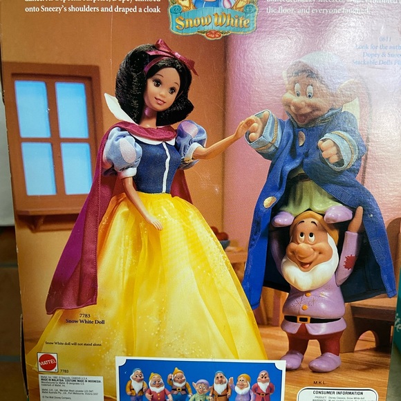 Vintage Snow White Doll & characters. - Picture 6 of 7